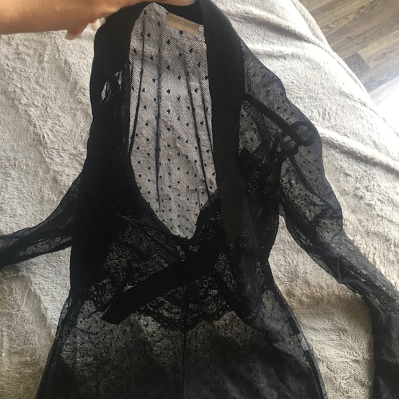 Sheet black blouse 💥⚡️4 for$25💥⚡️ - Picture 4 of 7